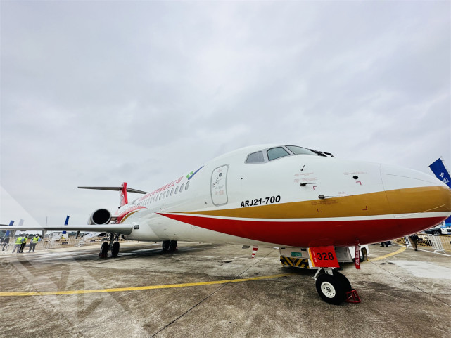 航展上的arj21-700医疗机(摄影:把炜)