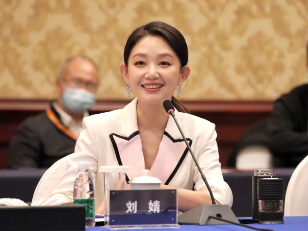 北京卫视主持人刘婧我对主持工作有两个信念:替人民说出心里话,把话说