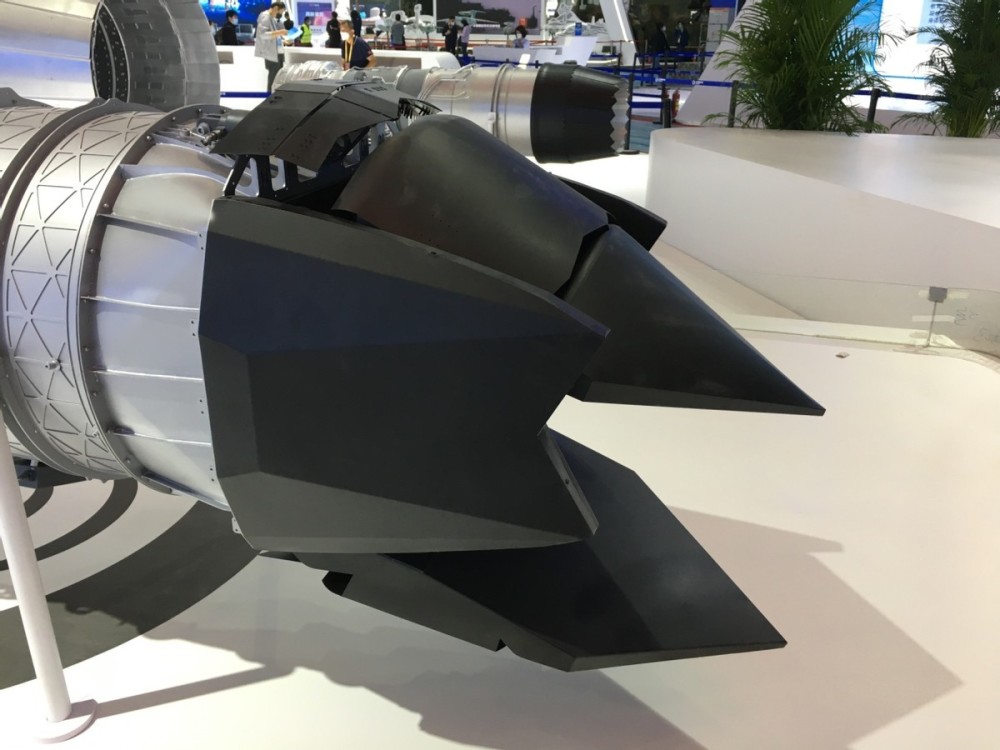 中国战机"心脏病"解决了,矢量发动机现身航展,是为歼20准备的吗?