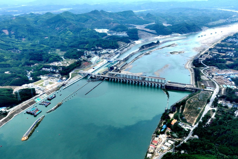 红花二线船闸通航 广西柳江水运通航能力提升至3000吨级_腾讯新闻