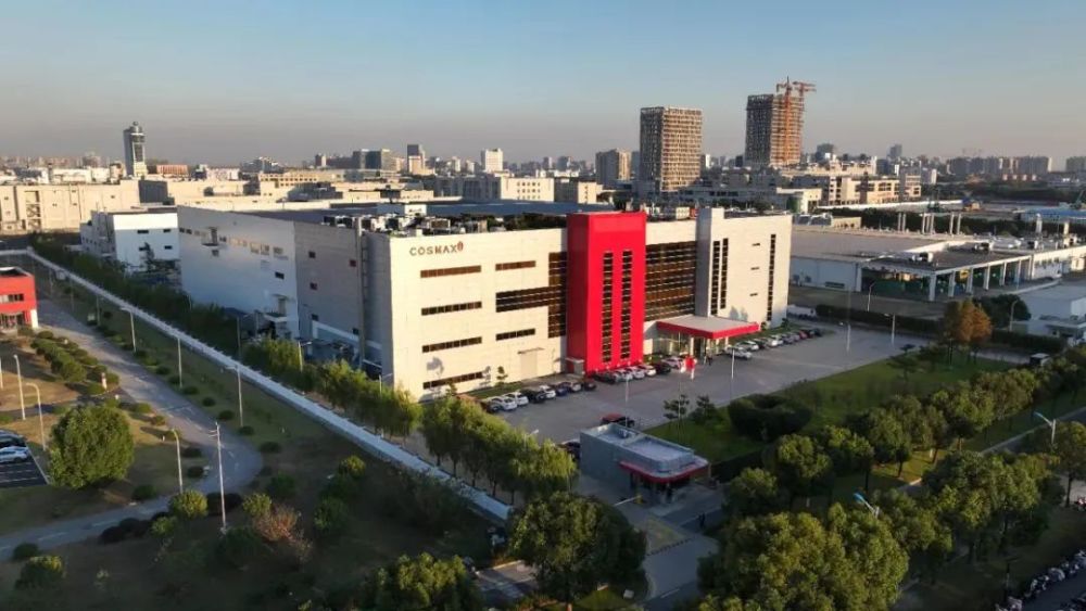 香奈儿,迪奥,兰蔻,欧莱雅,美宝莲,百雀羚……无论是国际大牌,还是国潮