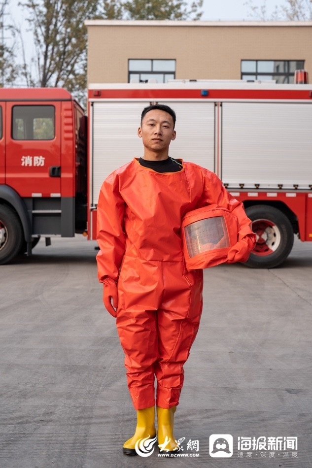 蓝朋友天团激情走秀消防员这7种皮肤和装备你都见过吗