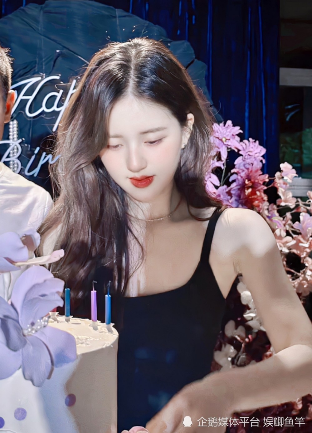 赵露思24岁生日登外国热门,与吴磊合影开心溢出屏幕,看着非常登对啊!