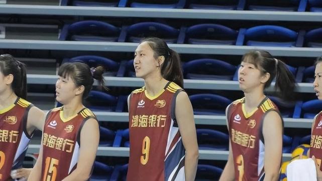 天津女排需淘汰3人,董铭霄韩玥难入名单,2副攻争一席_腾讯新闻