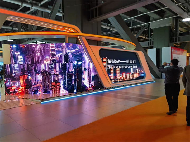 向世界展示渝中魅力重庆解放碑全国示范步行街展厅亮相进博会