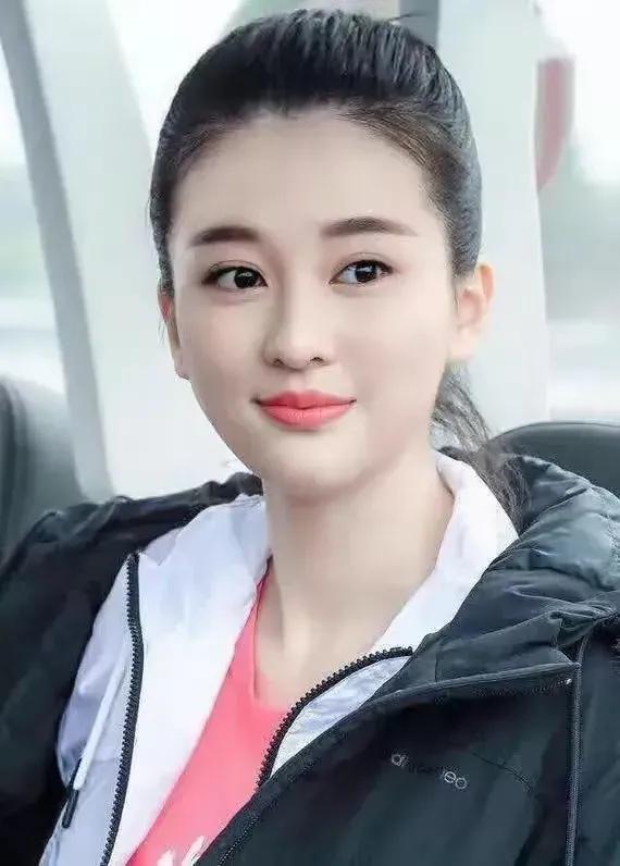 乔欣长相甜美得像邻家女孩_腾讯新闻