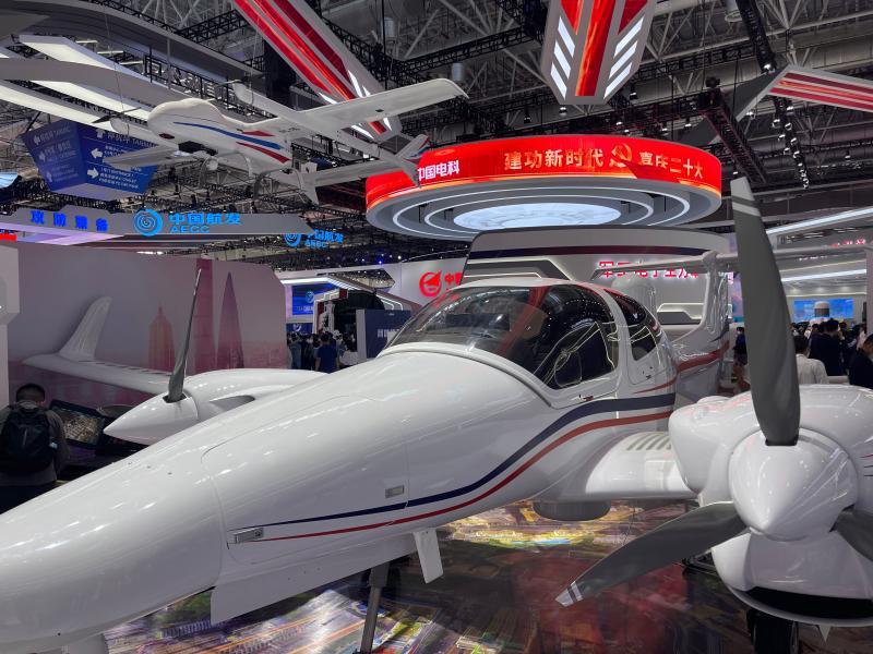 【聚焦航展】载人固定翼空中应急指挥机"战鸿"首次亮相中国航展_腾讯