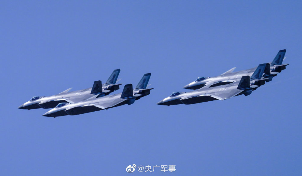 歼20四机编队冲入云霄_腾讯新闻