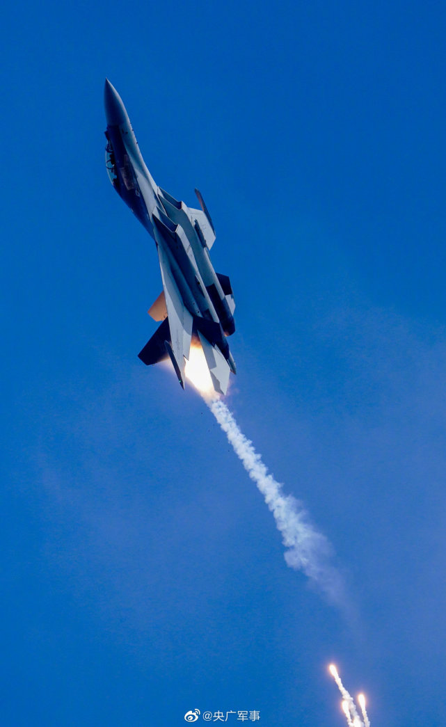 歼16飞行表演高清壁纸-腾讯新闻