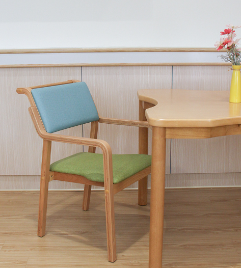 考虑到老年人的行为方式对家具稳固性和安全性的要求.