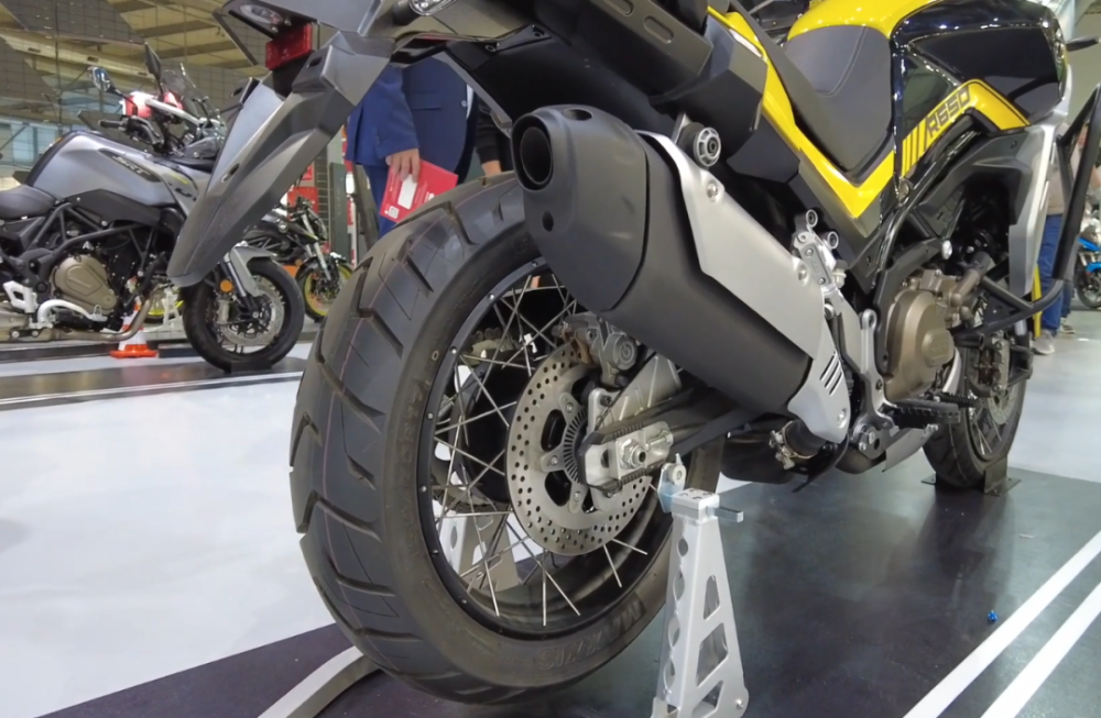 聚焦米兰车展丨钱江srk800街车,svt650拉力,赛450同场亮相_腾讯新闻