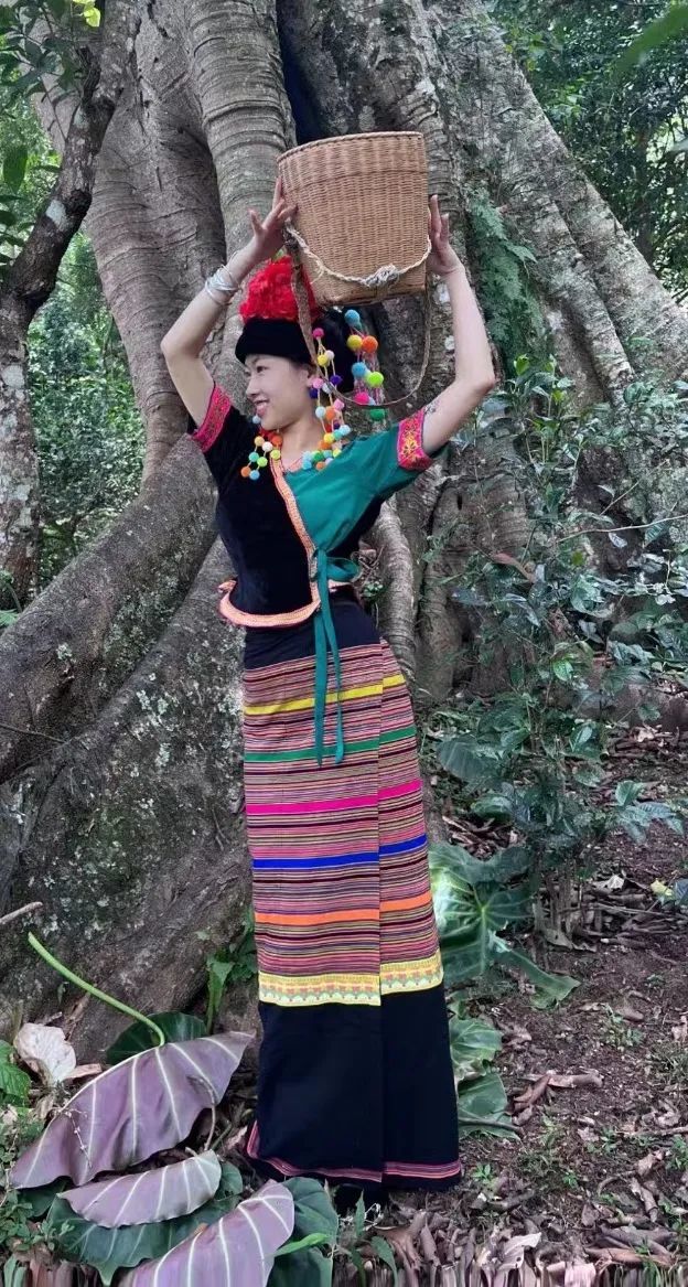 布朗族居住在云南省普洱市澜沧拉祜族自治县景迈山上的布朗族,有着