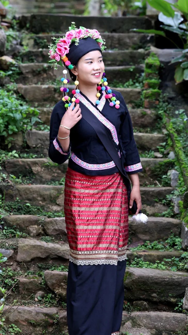 推荐美呆了景迈山上的布朗族穿搭很惊艳