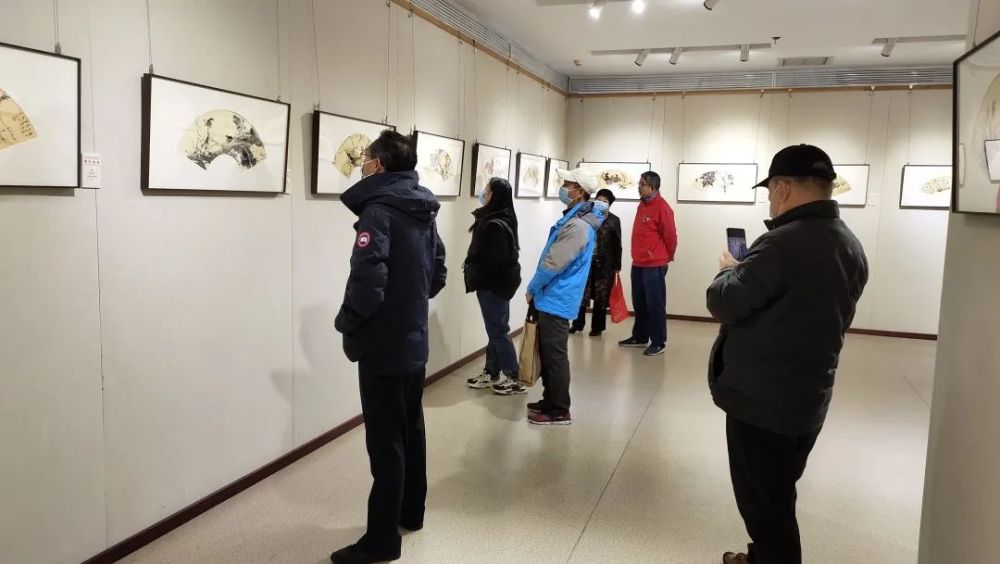 童錦程開啟戶外擺攤，邀請耀揚一起拍視頻，當眾大秀煎蛋技巧！大學生職業素養現狀