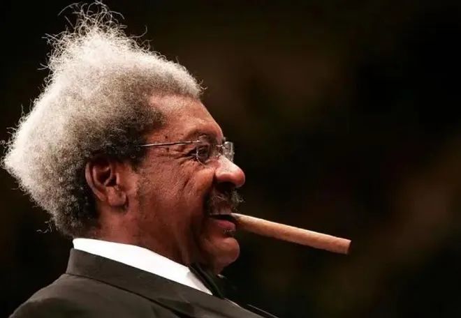 据媒体最新消息,美国著名拳击推广人91岁的"吸血鬼"唐金病重住院,缺席