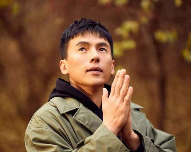 在做演员的十九年里,宋宁峰不温不火,没有爆火的作品支撑他跻身一