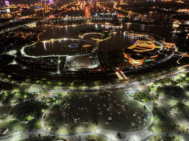 上海之魚夜景—丁朝治攝上海之魚—石克明攝上海之魚—忻耀進攝上海之