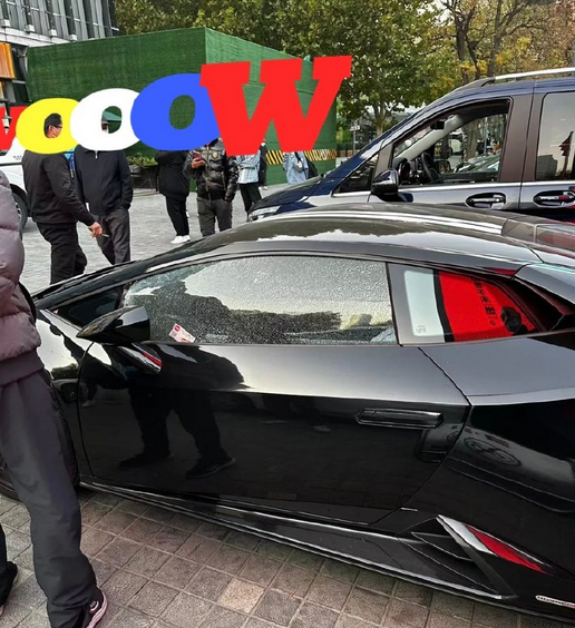 小伙怒砸兰博基尼迈巴赫车损或超百万家人他有神经病