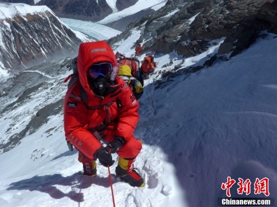 中国登山者韩子君获评和平冠军