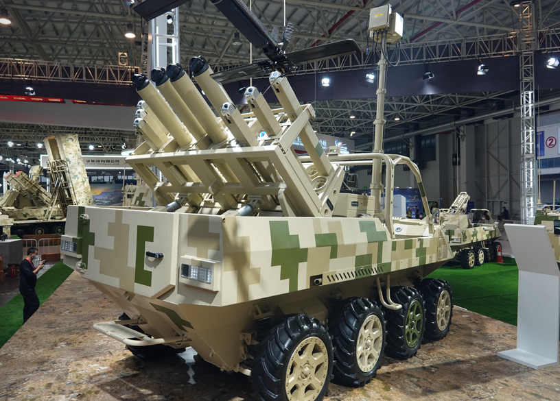 第三种车辆底盘则是山猫cs/vp17高机动底盘.