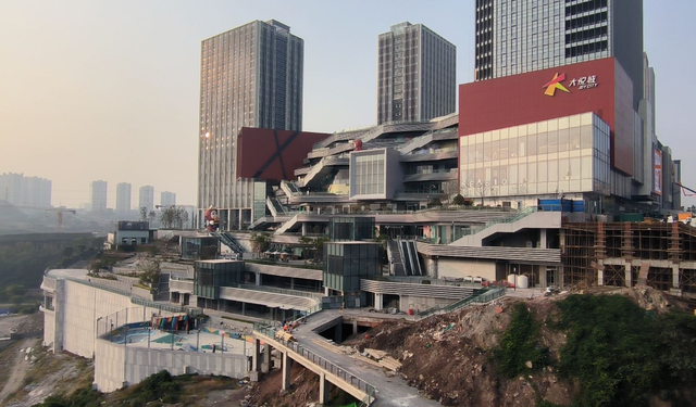 重庆中央公园人气旺盛,商场却空空无人,大量商家关门?_腾讯新闻