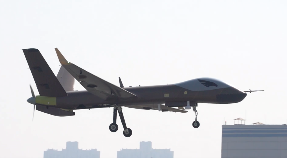 首次全复材大型无人机翼龙1e亮相中国航展