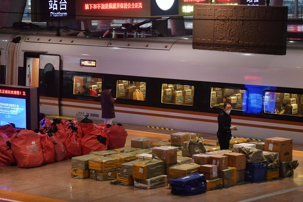 北京高铁快运迎战"双11" 快递"乘"高铁进京跨省"当日达"成日常_腾讯