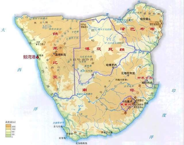 纳米比亚的首都是位于中部高原地区的温得和克,海拔约为1645米,气候较