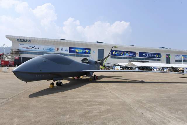 甚至更早些时候,无侦-7无人机也现身于第十三届珠海航展上.