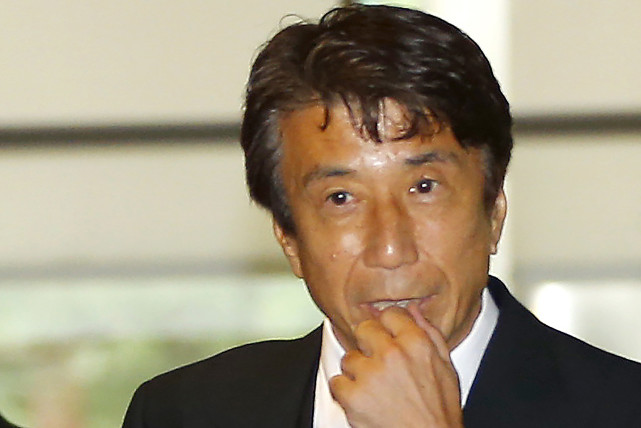 新华社/美联11月11日,在日本东京,叶梨康弘在首相官邸接受记者采访.