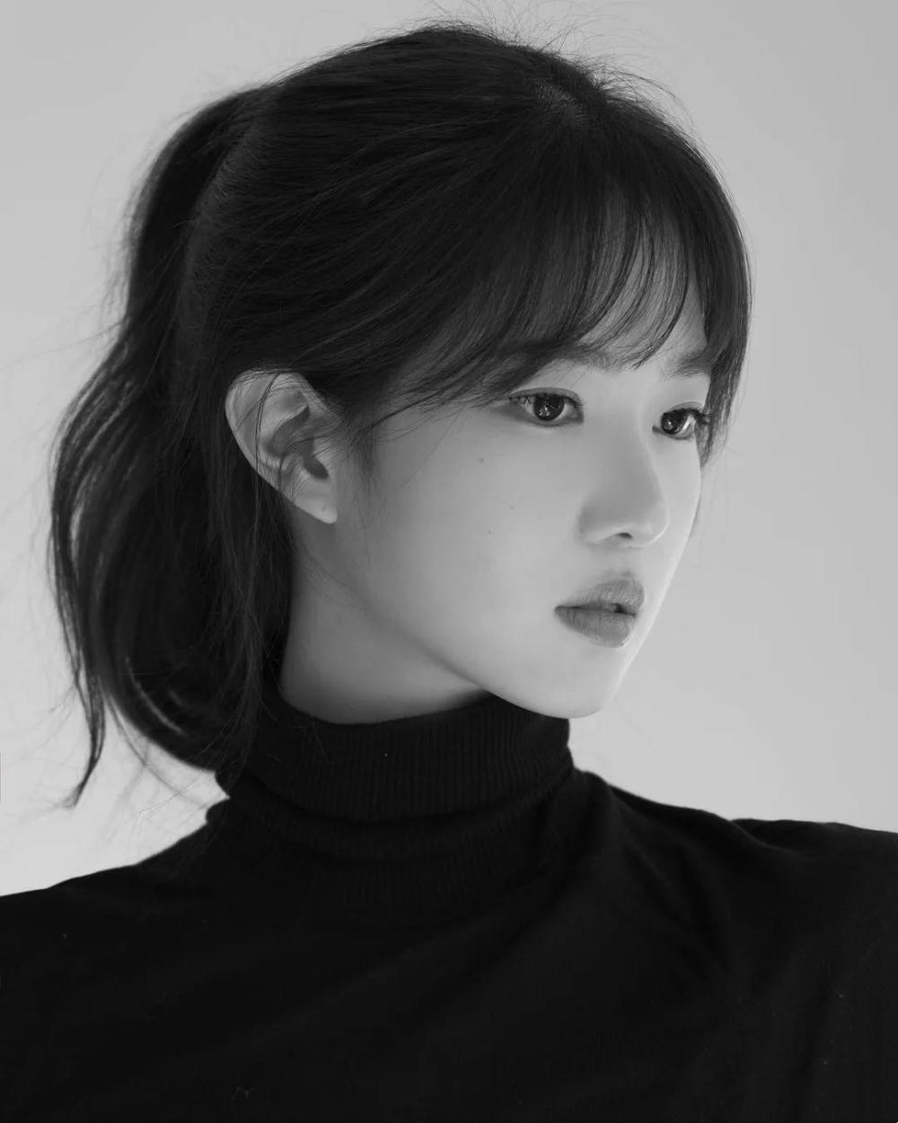 lpl选手喜欢找网红当女朋友,lck选手喜欢找主持,而deft的女朋友则是一