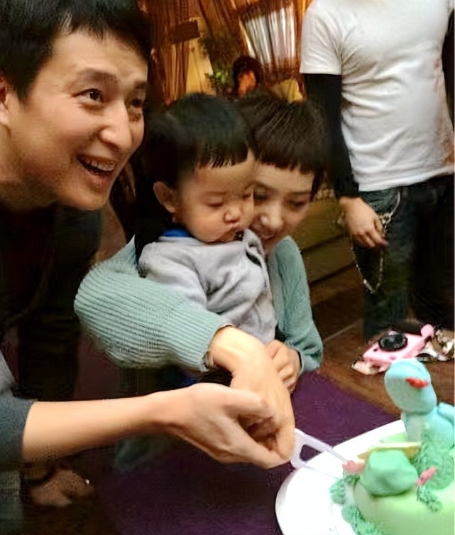 王翀生日,李晓峰连续几年斥巨资给丈夫购买名表,令男方非常感动,这