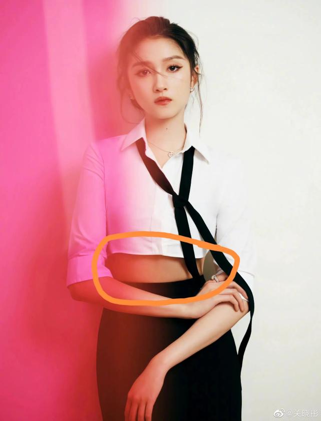 女星关晓彤金鸡奖晒写真,她穿多少码的鞋_腾讯新闻