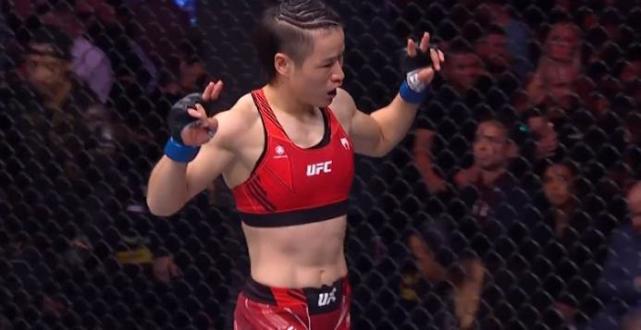 裸绞卡拉！张伟丽重夺UFC女子草量级金腰带，兴奋后空翻庆祝_腾讯新闻