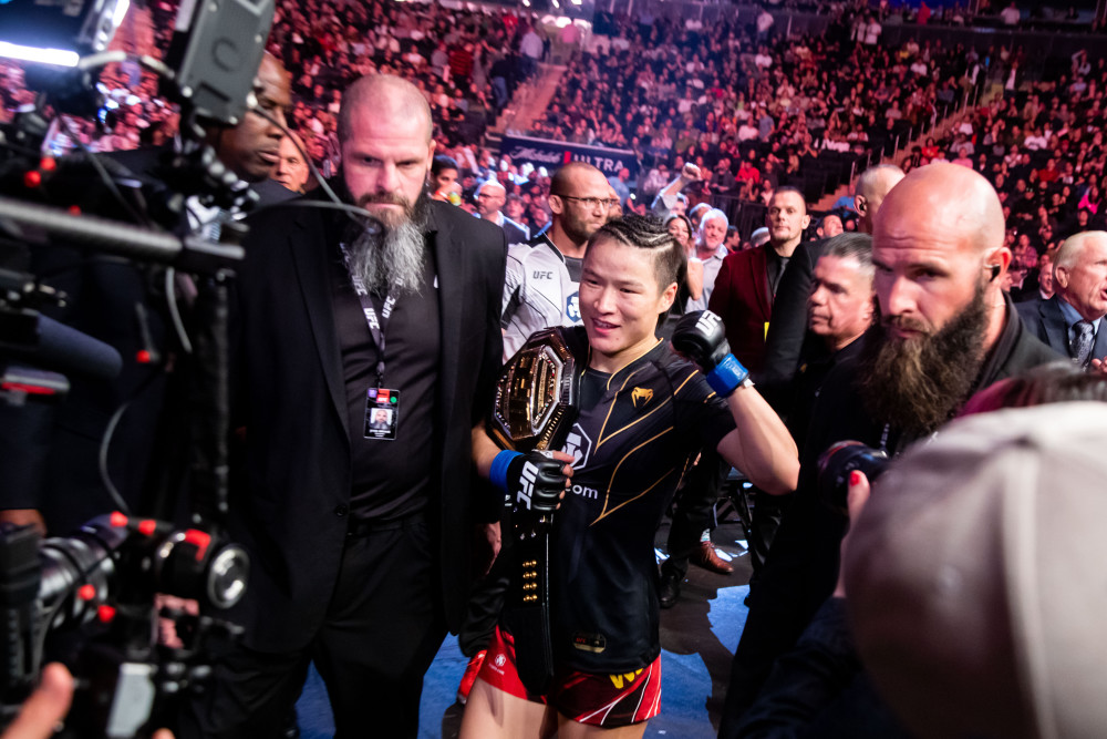 (体育)搏击——ufc281:张伟丽重夺金腰带_腾讯新闻