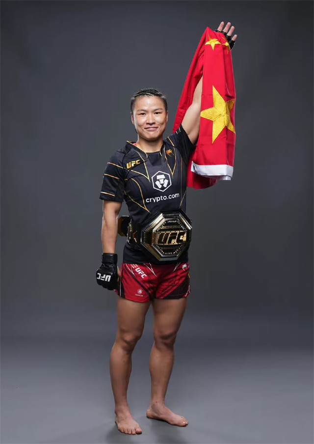 张伟丽在美国击败美国冠军,霸气发声太牛了