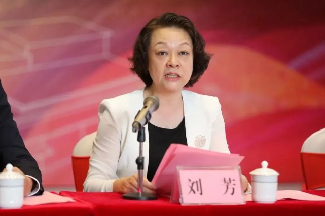 禅城区委宣传部常务副部长,区文化广电旅游体育局局长刘芳陶瓷