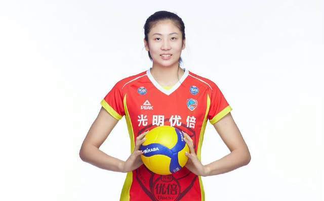 高意身高194,是现役中国女排替补副攻,也是国家队队长,副攻袁心玥的