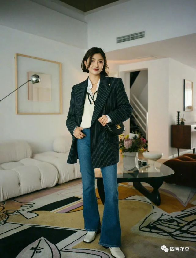 时尚博主savis穿搭look客厅系列,简约中透出一抹温暖的红