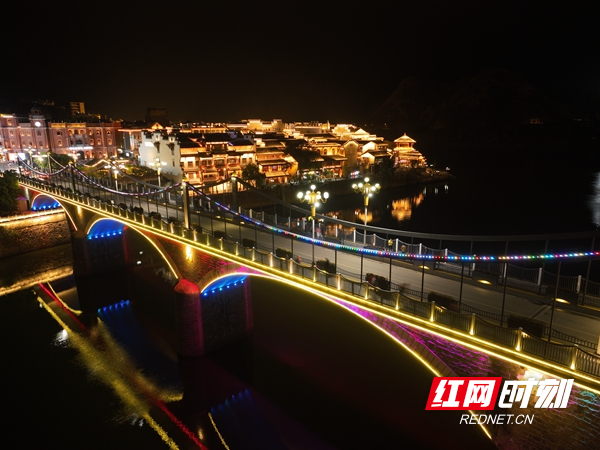 洪江古商城夜景灯光美如画