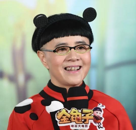 56岁央视主播金龟子女儿被求婚,23岁已恋爱9年,男方身份不一般