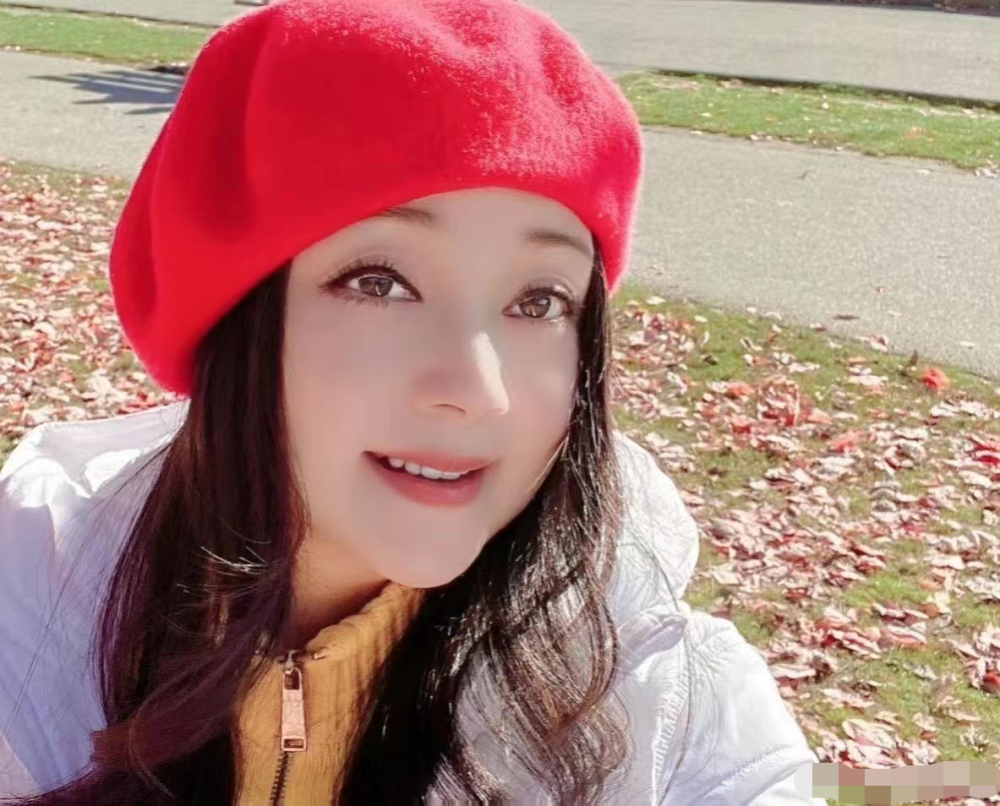 薛宝钗张莉定居加拿大庆57岁!