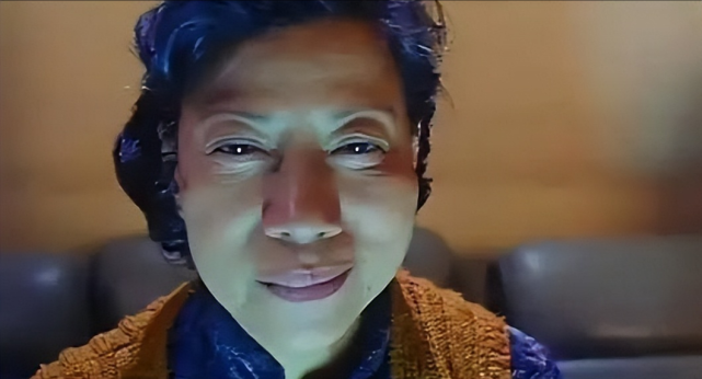 "龙婆"罗兰88岁了!满头白发状态好,刘德华古天乐至今敬重她_腾讯新闻