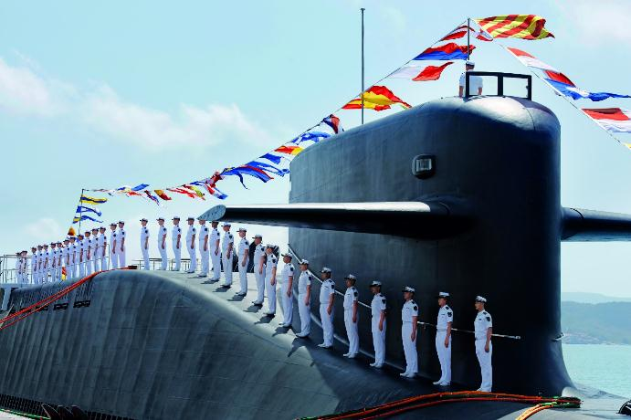 2021年4月23日,海军三型主战舰艇——长征18号艇,大连舰,海南舰在海南