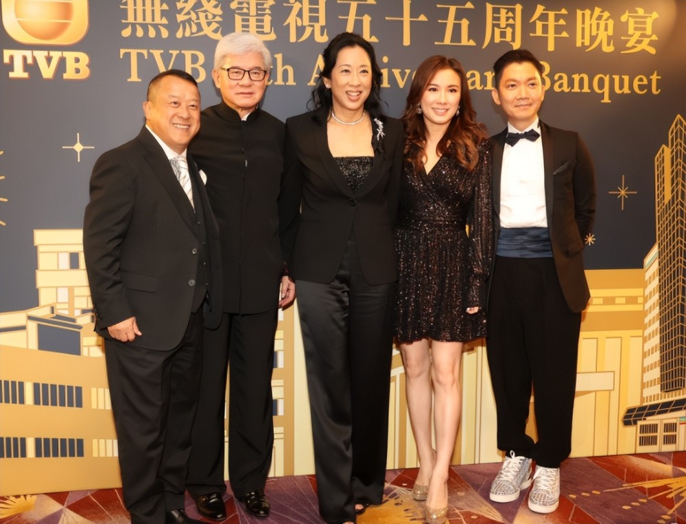 金鸡节阿里万达发布40余部新片，中国电影能否迎来“强心针”？西西英语
