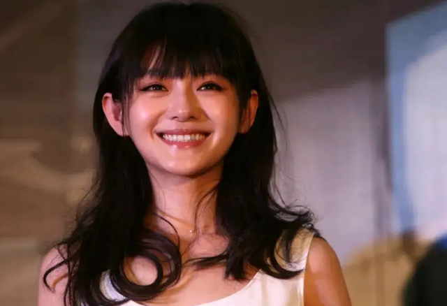 大s和现任老公合照,颜值再回巅峰,网友:觉得他们在做戏-腾讯新闻