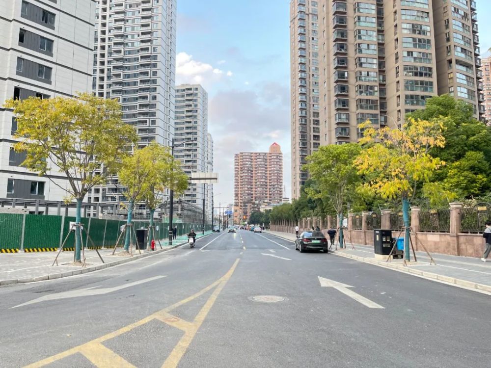 单行道变双行道,6米宽20米,这条路拓宽了!_腾讯新闻