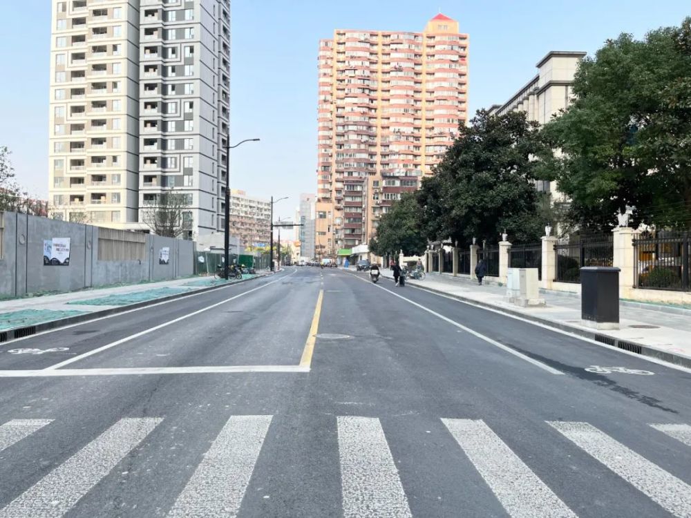 单行道变双行道6米宽20米这条路拓宽了