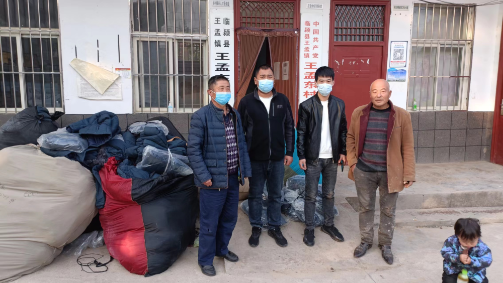 临颍县王孟镇:爱心人士献爱心 王孟东村群众好暖心