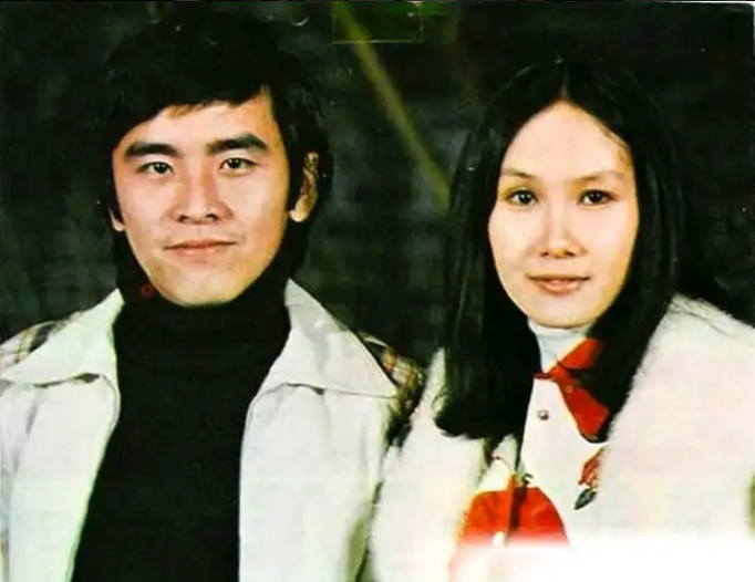 2011年,李琳琳被确诊患上大肠癌,癌细胞扩散至淋巴,姜大卫为了照顾